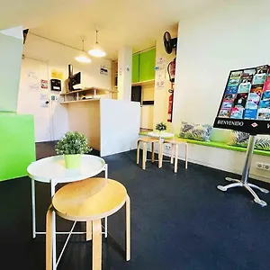 And Basic Universitat For Young بيت ضيافة برشلونة